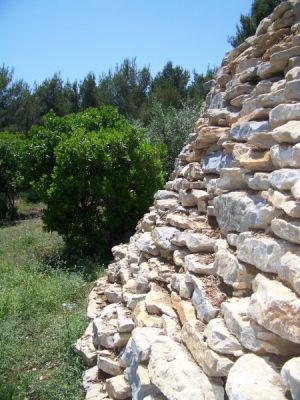 la restanque de pierres de la création de jardin sur saint cyr les lecques en région PACA